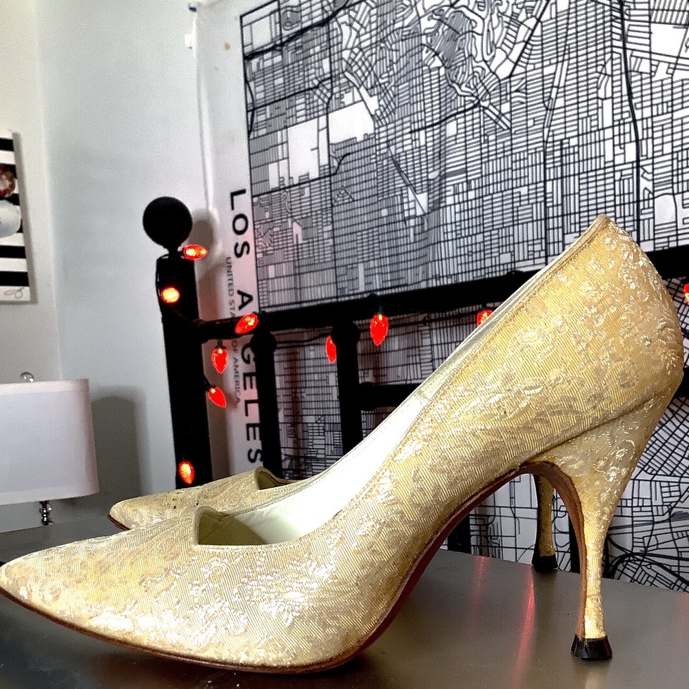 J O H N G A L L I A N O H E E L S